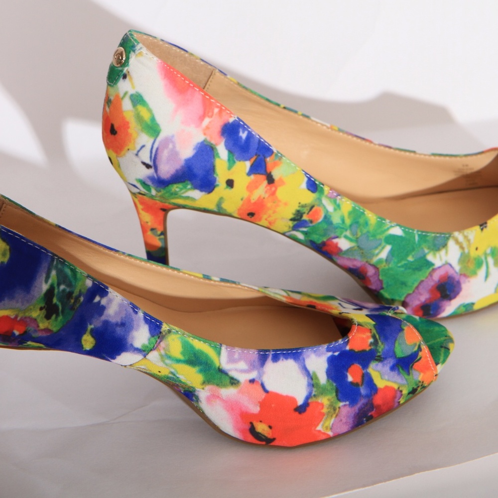 Bright Floral Peep-Toe Liz Claiborne High Heels - Picture 6 of 8